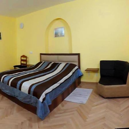 Room 1 Tbilisi Bagian luar foto