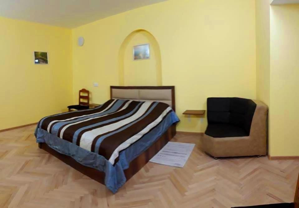 Room 1 Tbilisi Bagian luar foto